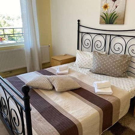 Apartment Happy Place Akatcia Veliko Tarnovo Exterior foto