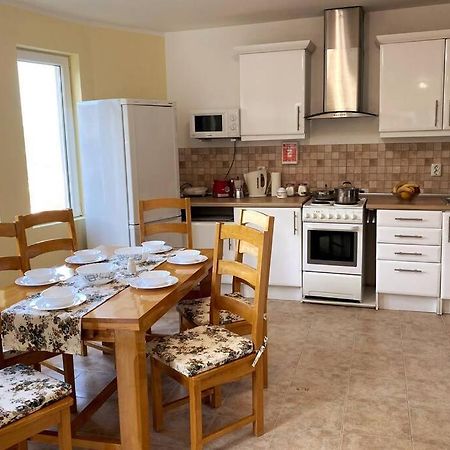 Apartment Happy Place Akatcia Veliko Tarnovo Exterior foto