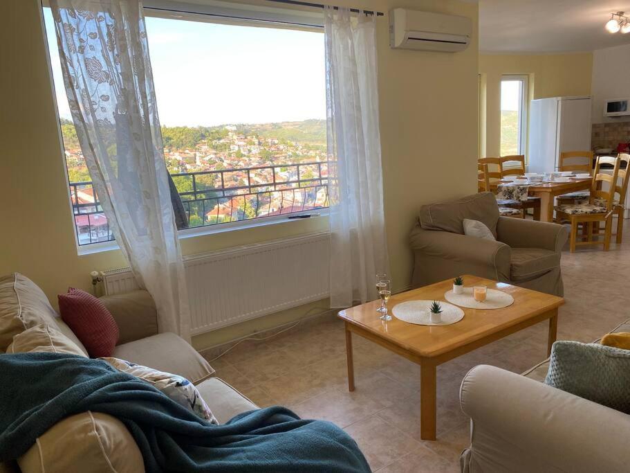 Apartment Happy Place Akatcia Veliko Tarnovo Exterior foto