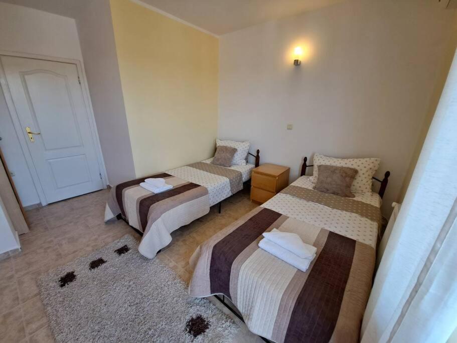 Apartment Happy Place Akatcia Veliko Tarnovo Exterior foto