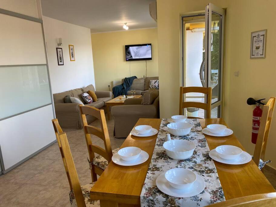 Apartment Happy Place Akatcia Veliko Tarnovo Exterior foto